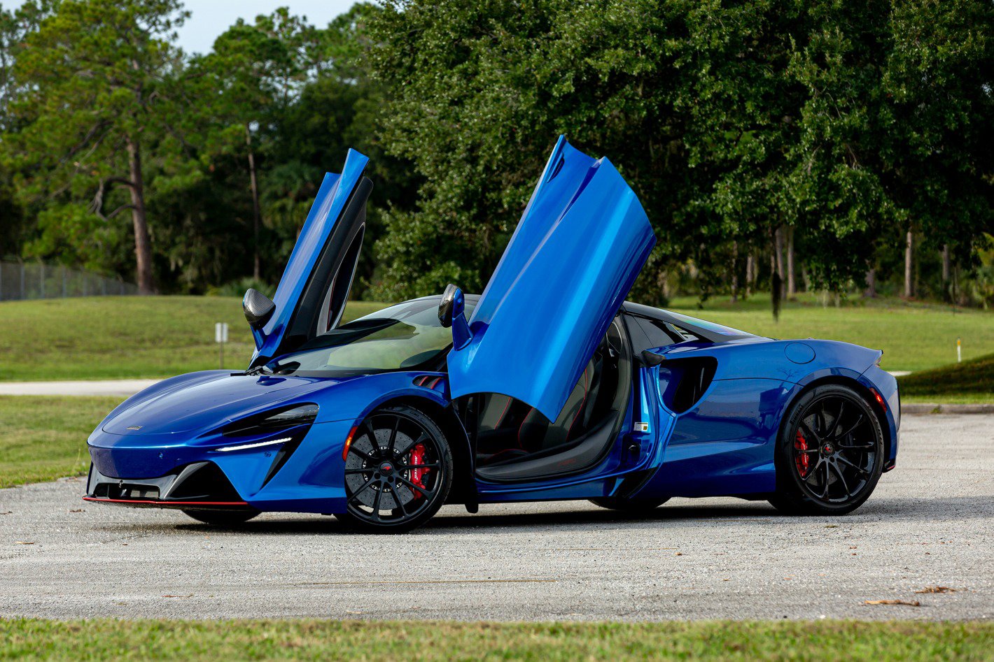 New 2025 McLaren Artura Spider image 4