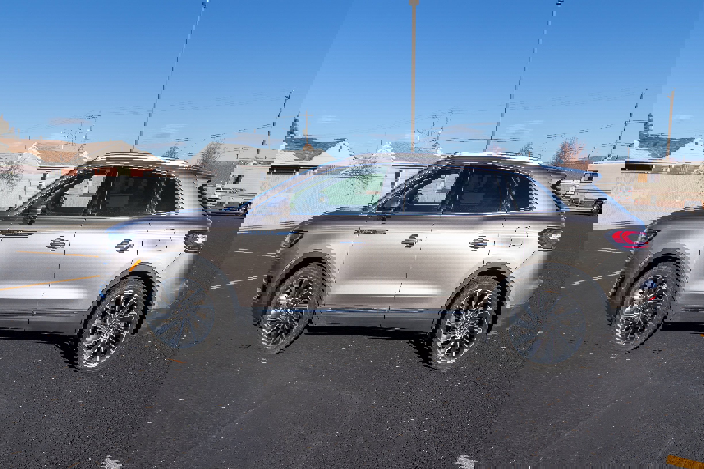 Used 2020 Lincoln Nautilus Reserve w/ Equipment Group 202A image 7