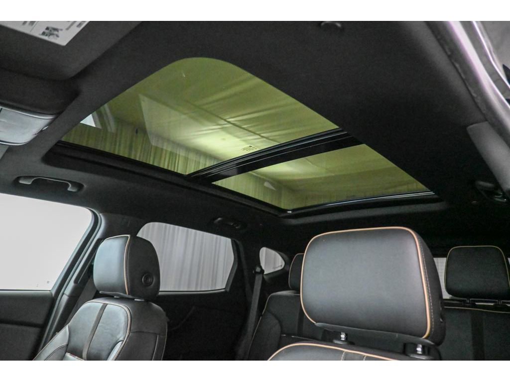 Used 2020 Chevrolet Blazer Premier image 36