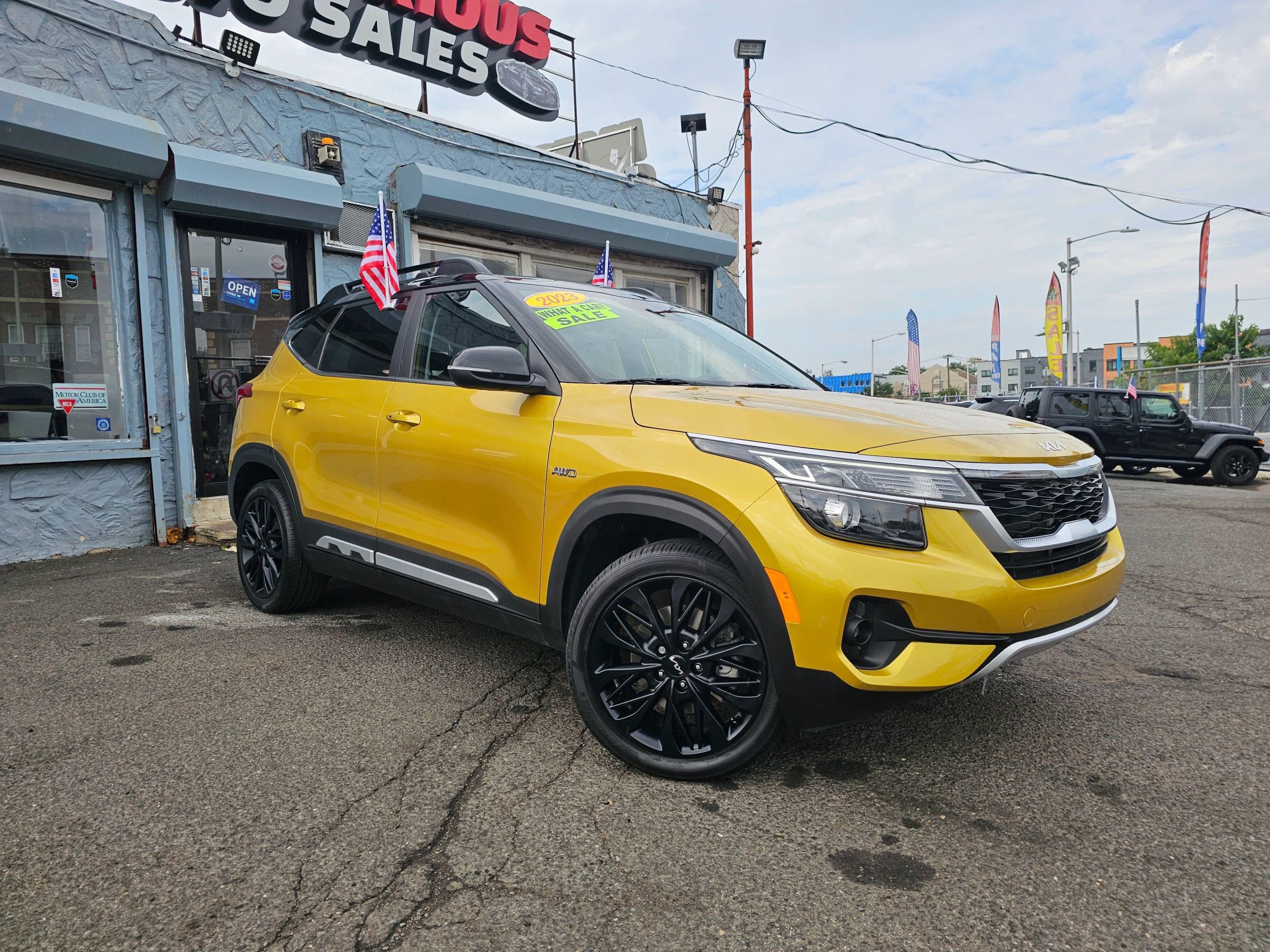Used 2023 Kia Seltos Nightfall Edition image 2