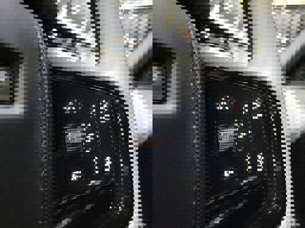 New 2026 Land Rover Range Rover Velar Dynamic SE image 16