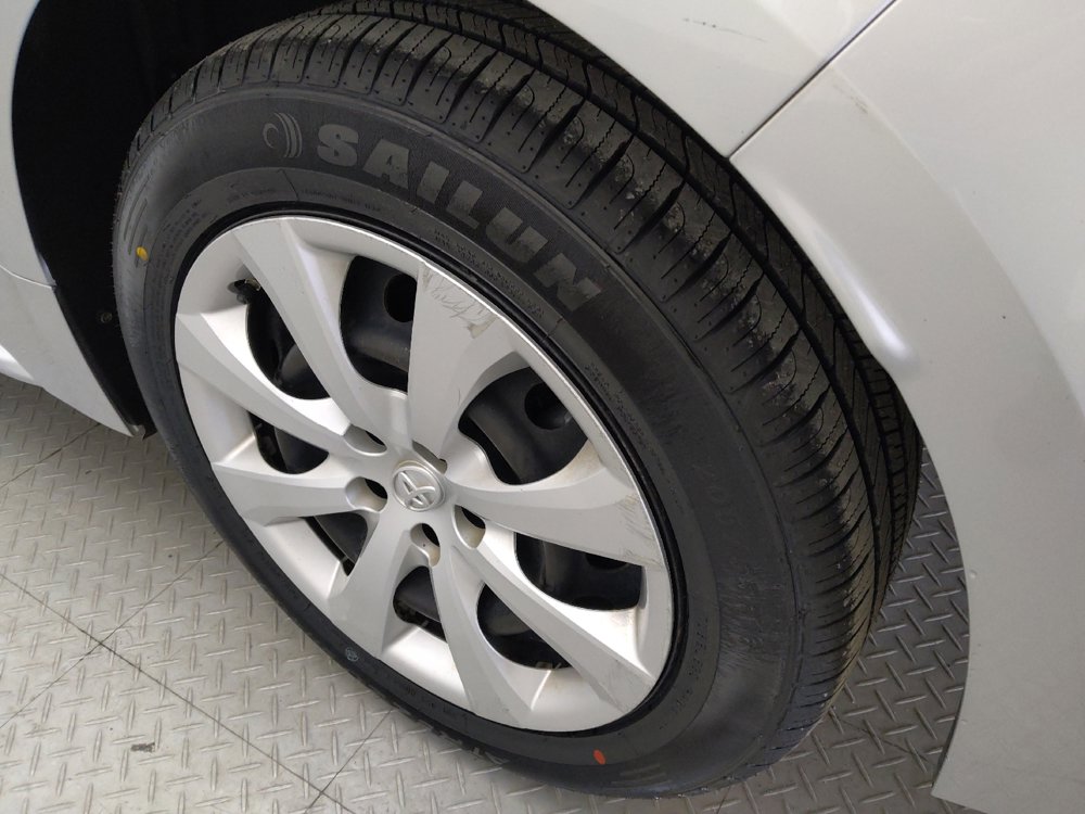 Used 2021 Toyota Corolla LE image 31