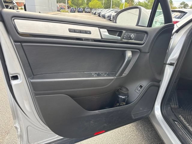 Used 2014 Volkswagen Touareg TDI AWD/4WD image 5