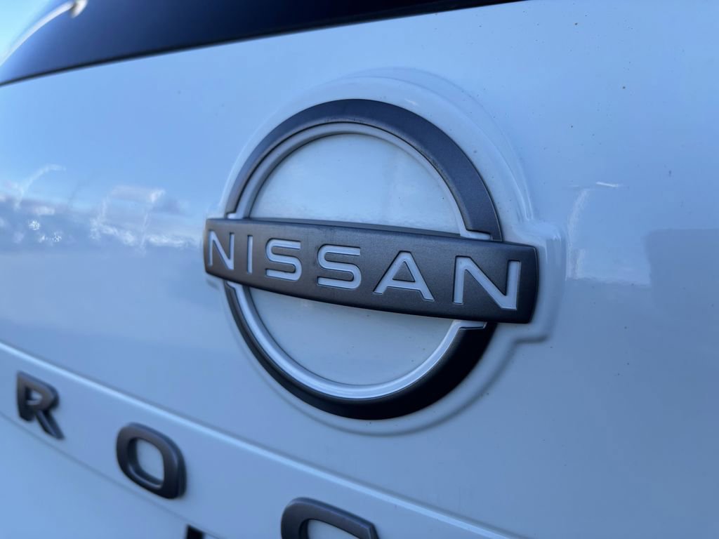 Used 2024 Nissan Rogue S image 10