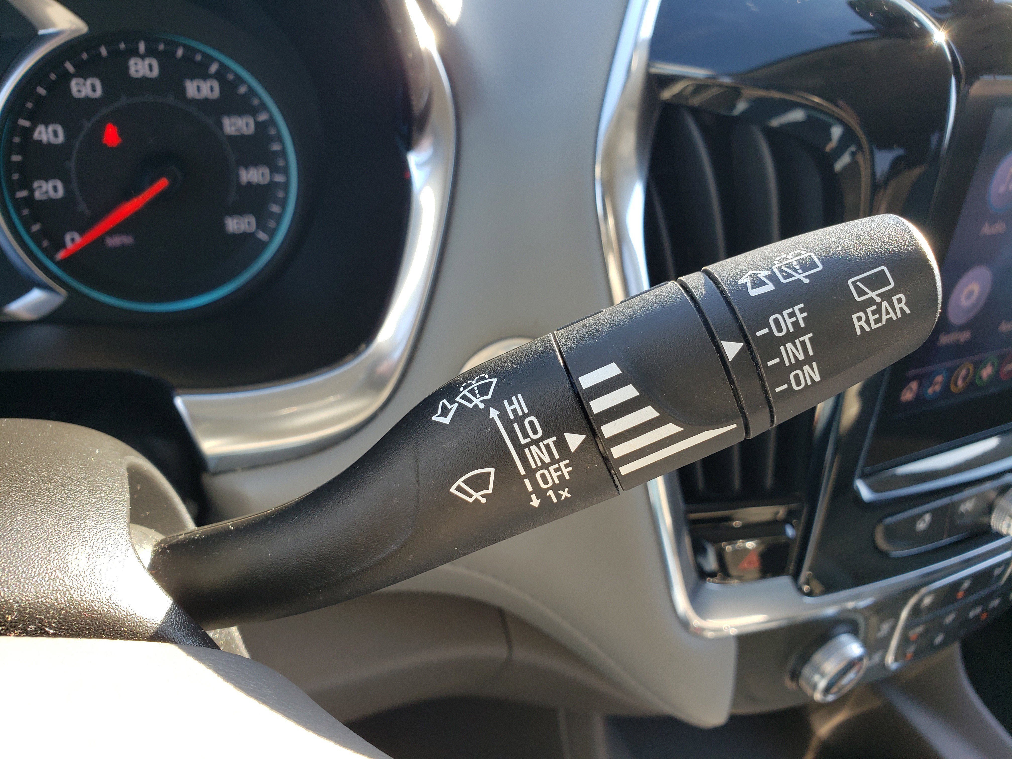 Used 2020 Chevrolet Traverse LT image 19