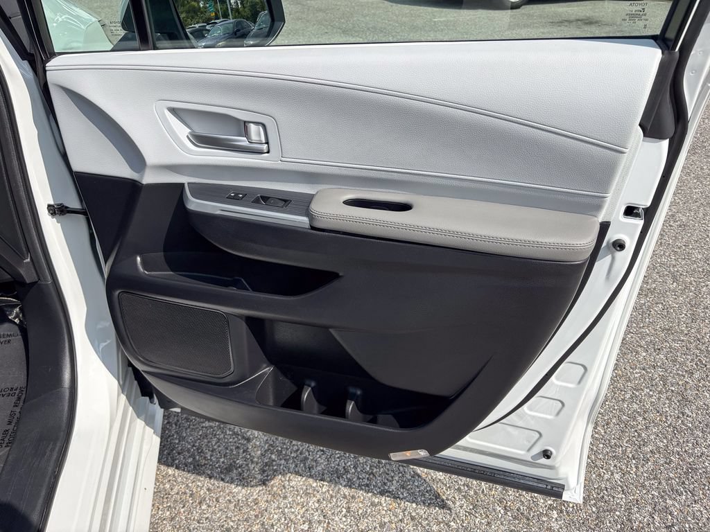 Certified 2026 Toyota Sienna XLE FWD image 41