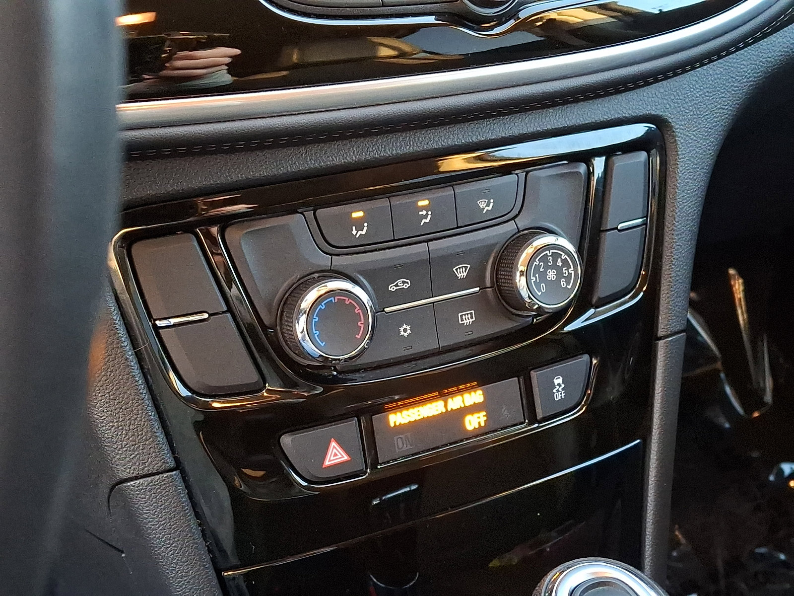 Certified 2022 Buick Encore Preferred w/ Safety Package image 17