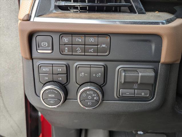 Used 2025 Chevrolet Suburban High Country image 11