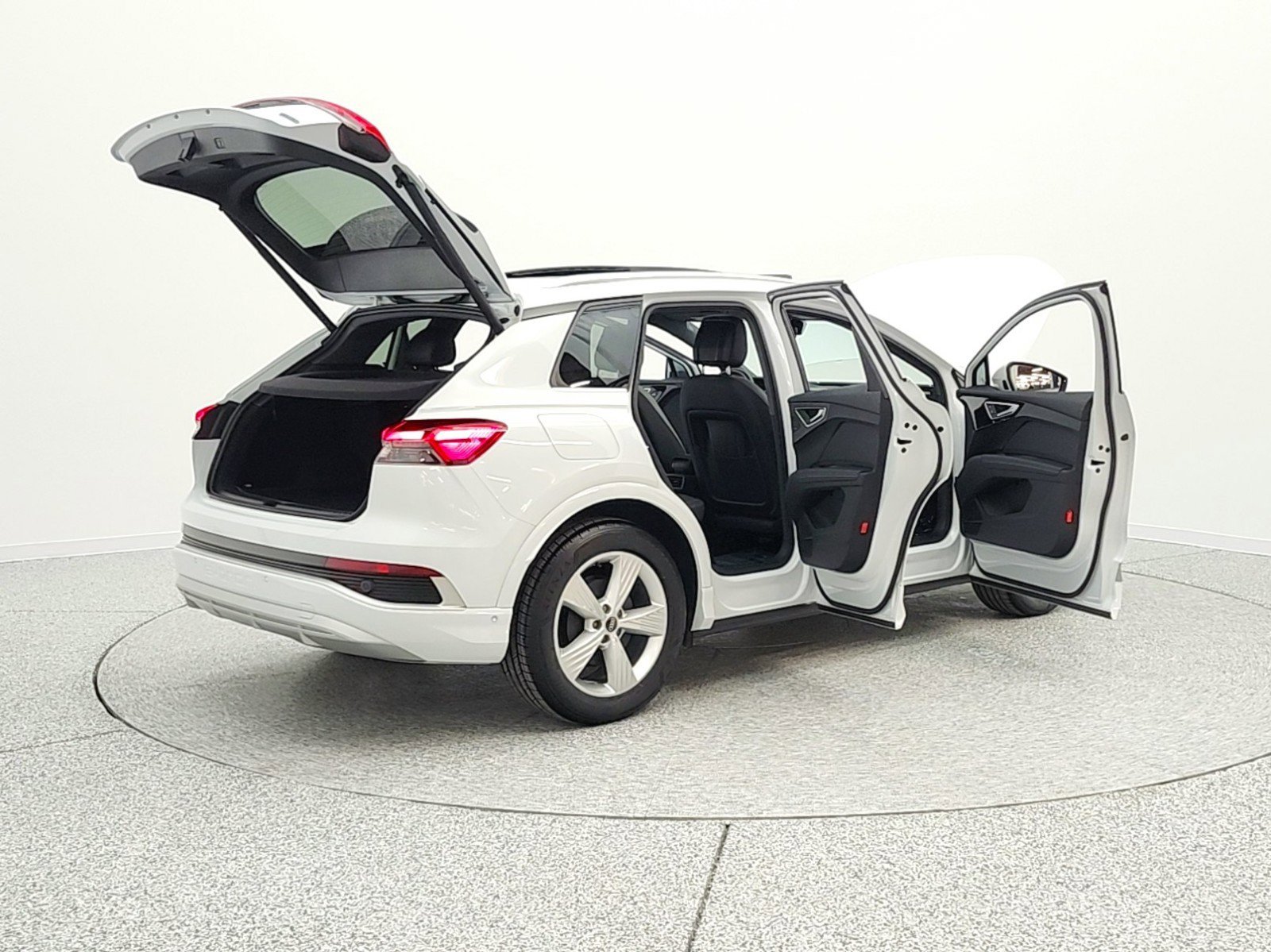 Used 2024 Audi Q4 e-tron Premium Plus image 11