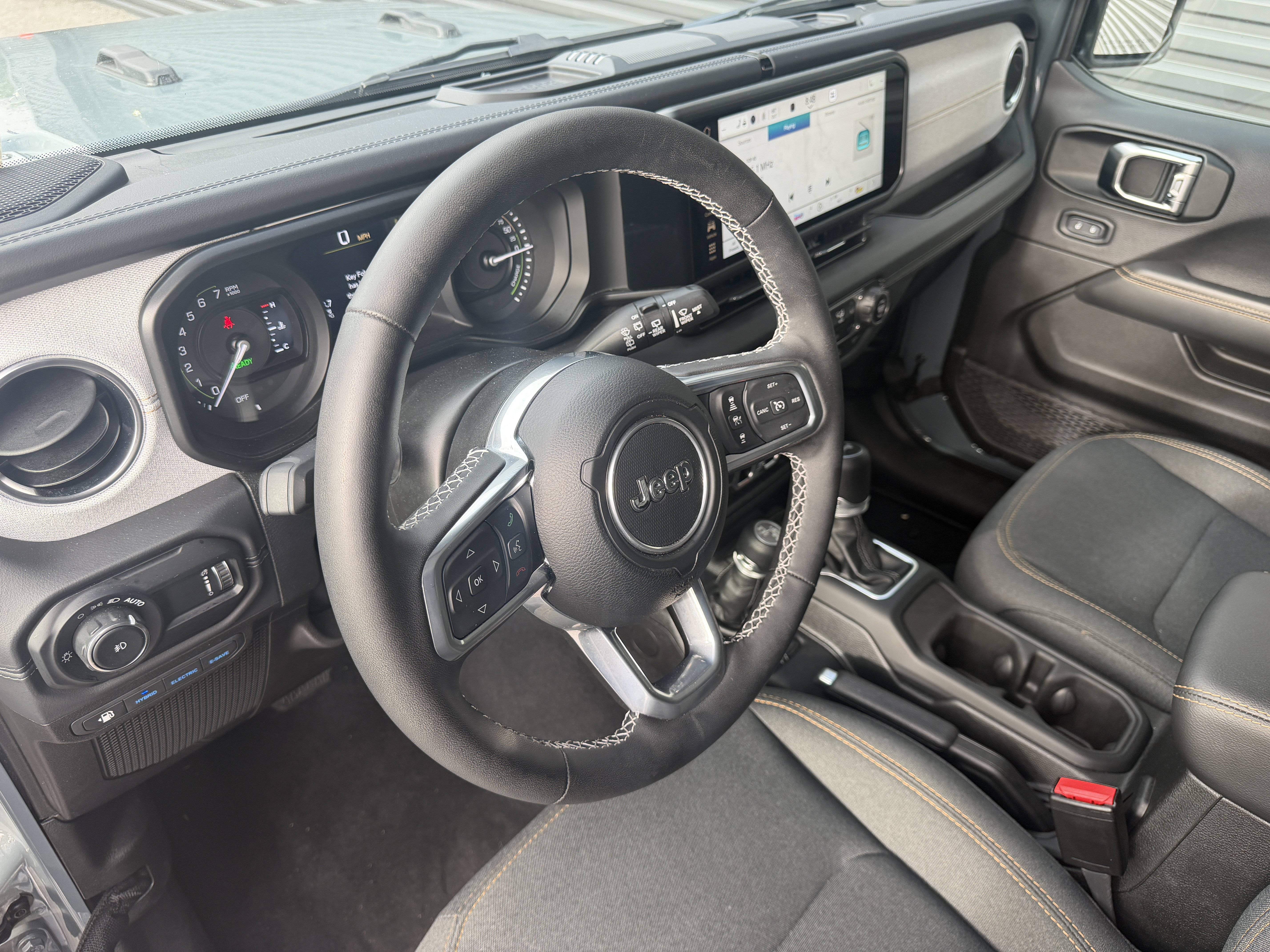 Used 2025 Jeep Wrangler Unlimited Sahara w/ Safety Group image 4