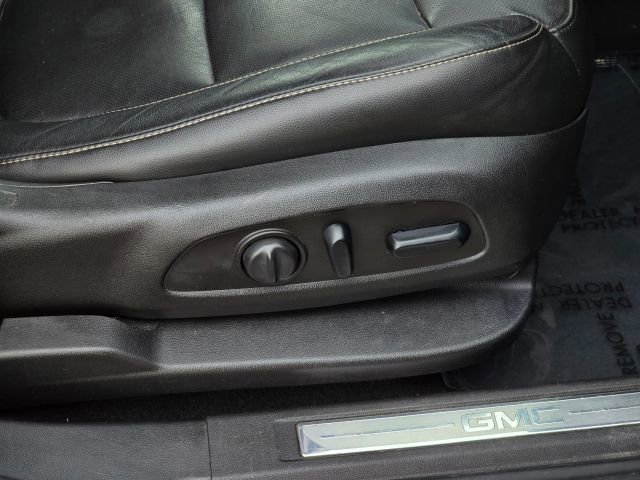 Used 2019 GMC Acadia SLT w/ LPO, Floor Liner Package image 18