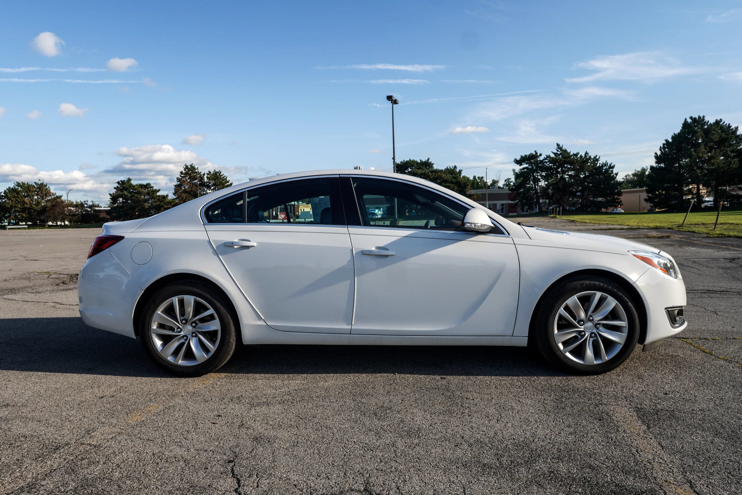 Used 2016 Buick Regal Premium w/ Driver Confidence Package #2 FWD image 5