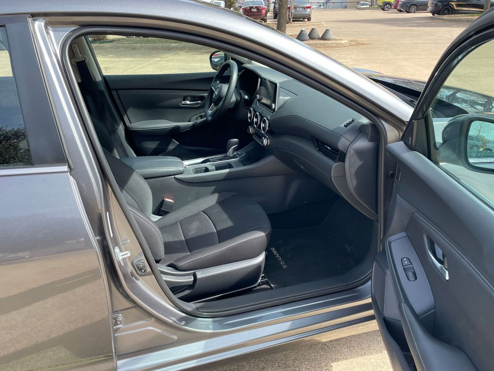 Used 2025 Nissan Sentra SV image 39