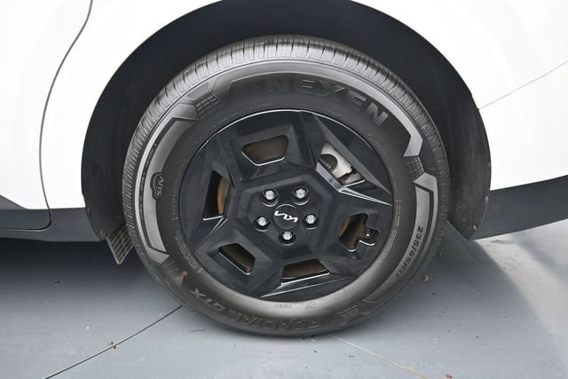 Used 2026 Kia Carnival FWD image 10