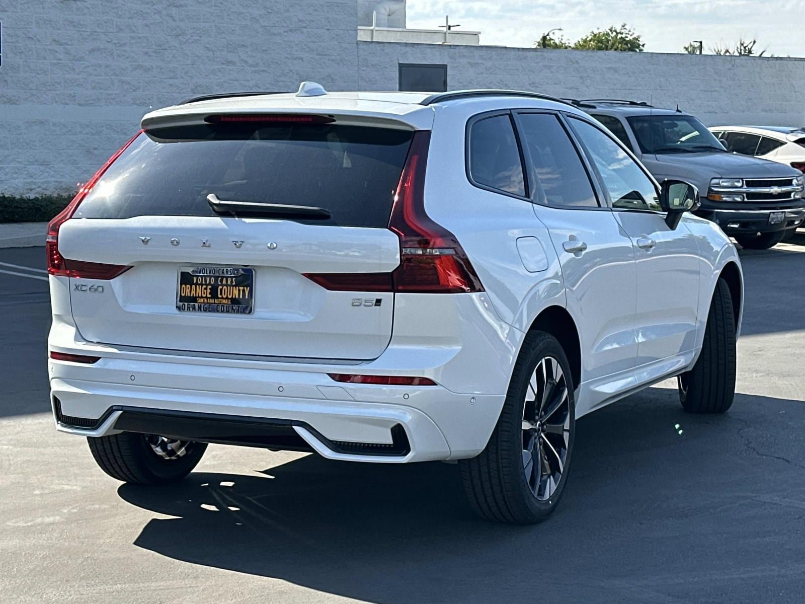 New 2026 Volvo XC60 B5 Plus w/ Protection Package Premier AWD/4WD image 4