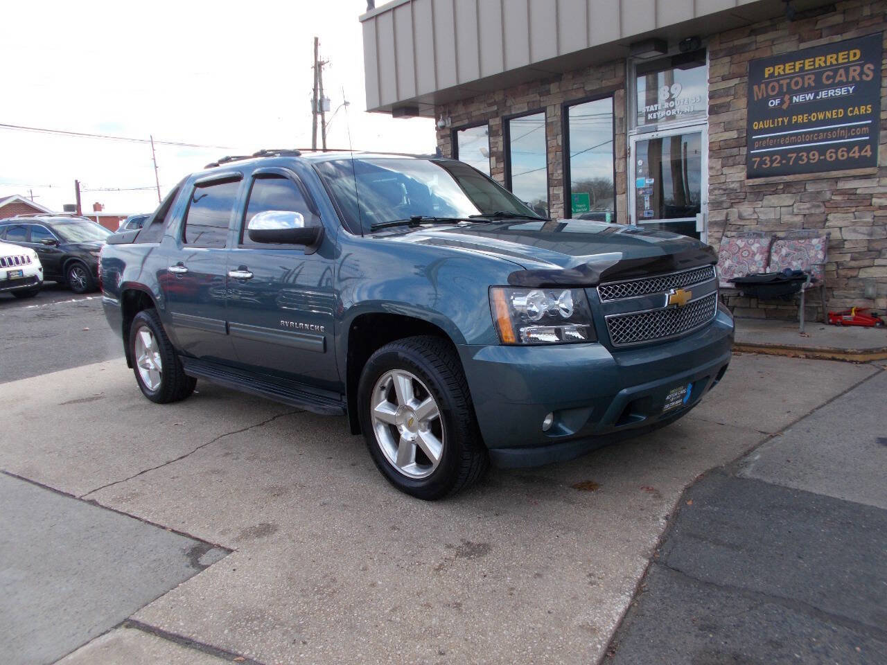 Used 2012 Chevrolet Avalanche LT w/ All-Star Edition image 2