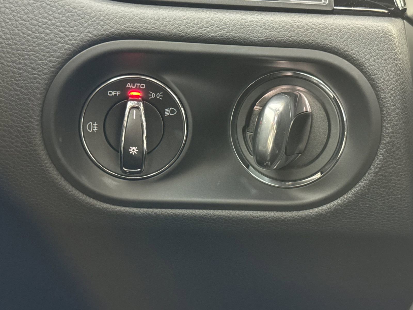 Certified 2025 Porsche Macan image 19