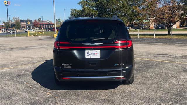 Used 2021 Chrysler Pacifica Touring-L image 7