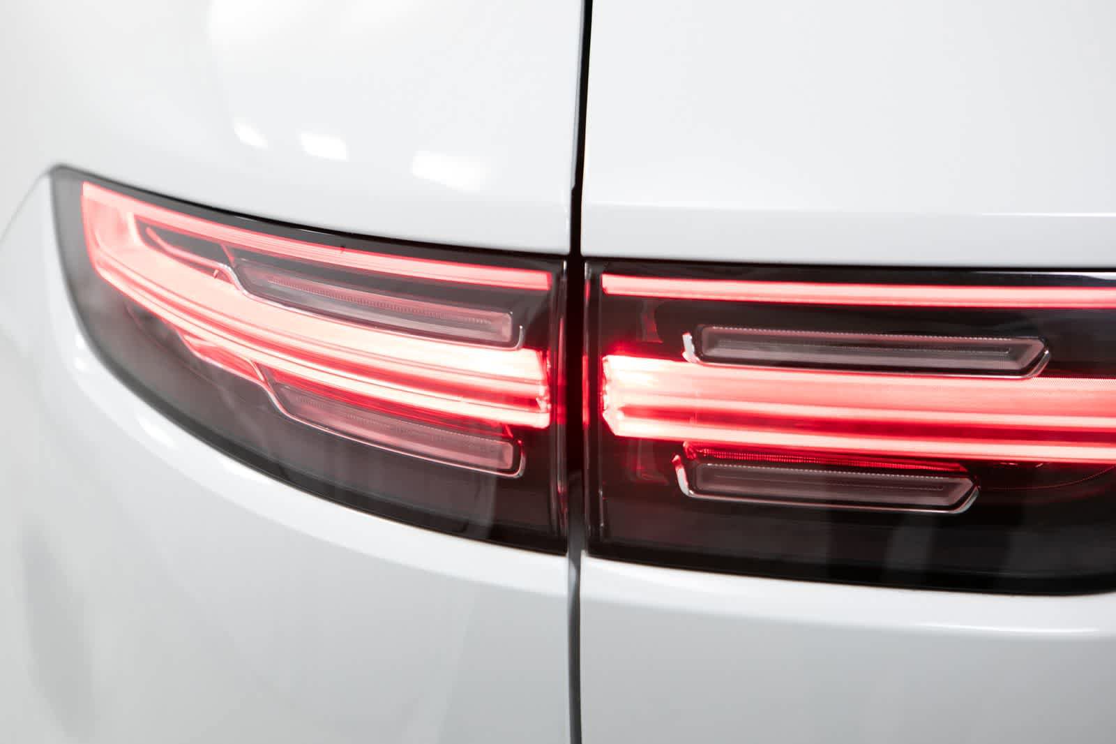 Certified 2023 Porsche Cayenne AWD/4WD image 18