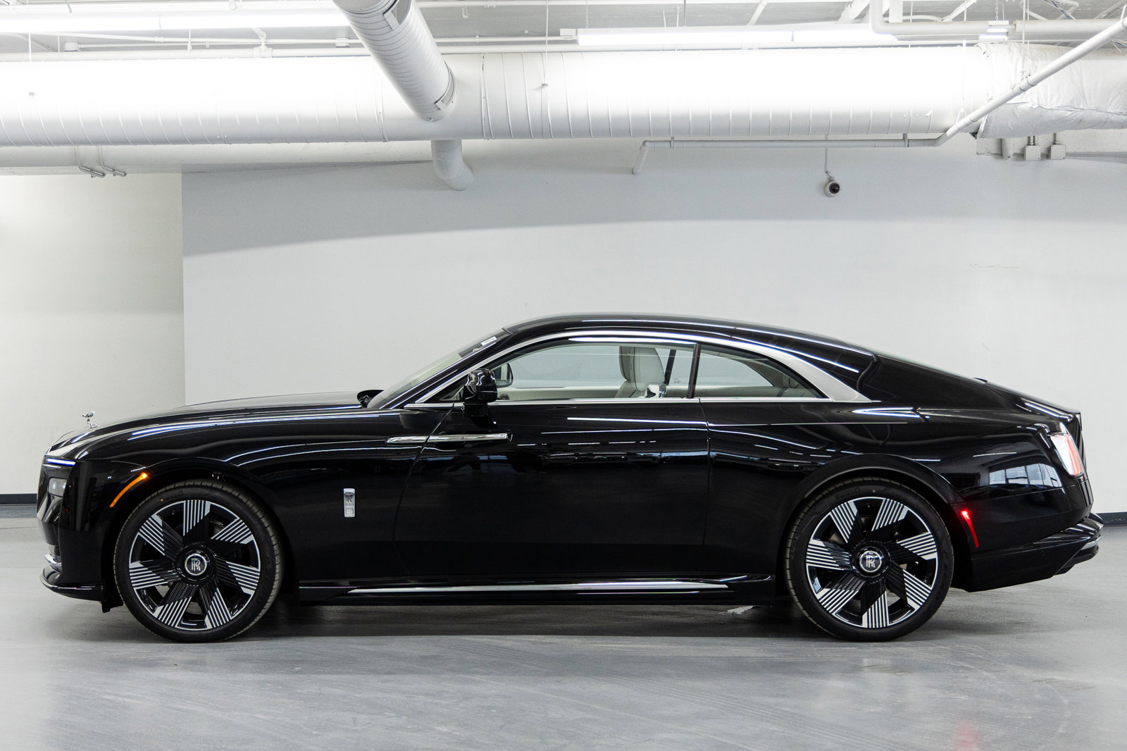 New 2026 Rolls-Royce Spectre image 2