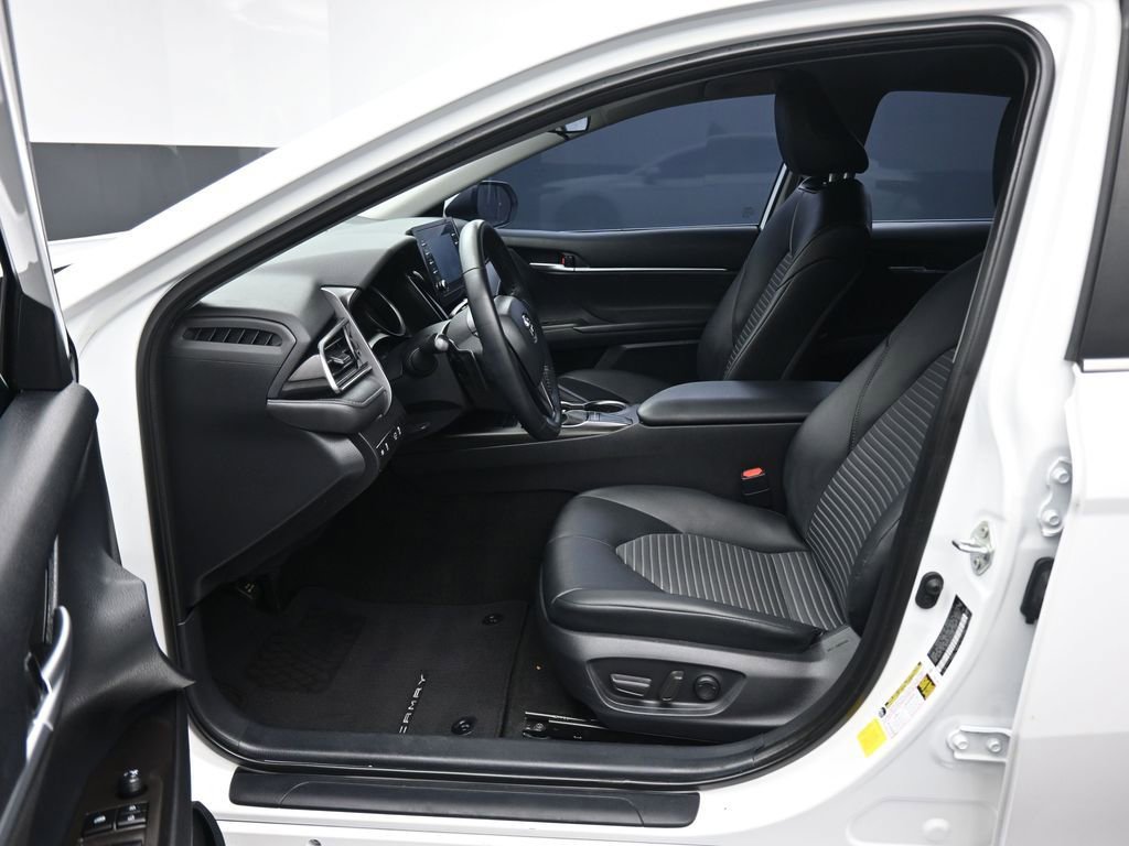 Used 2023 Toyota Camry SE image 11
