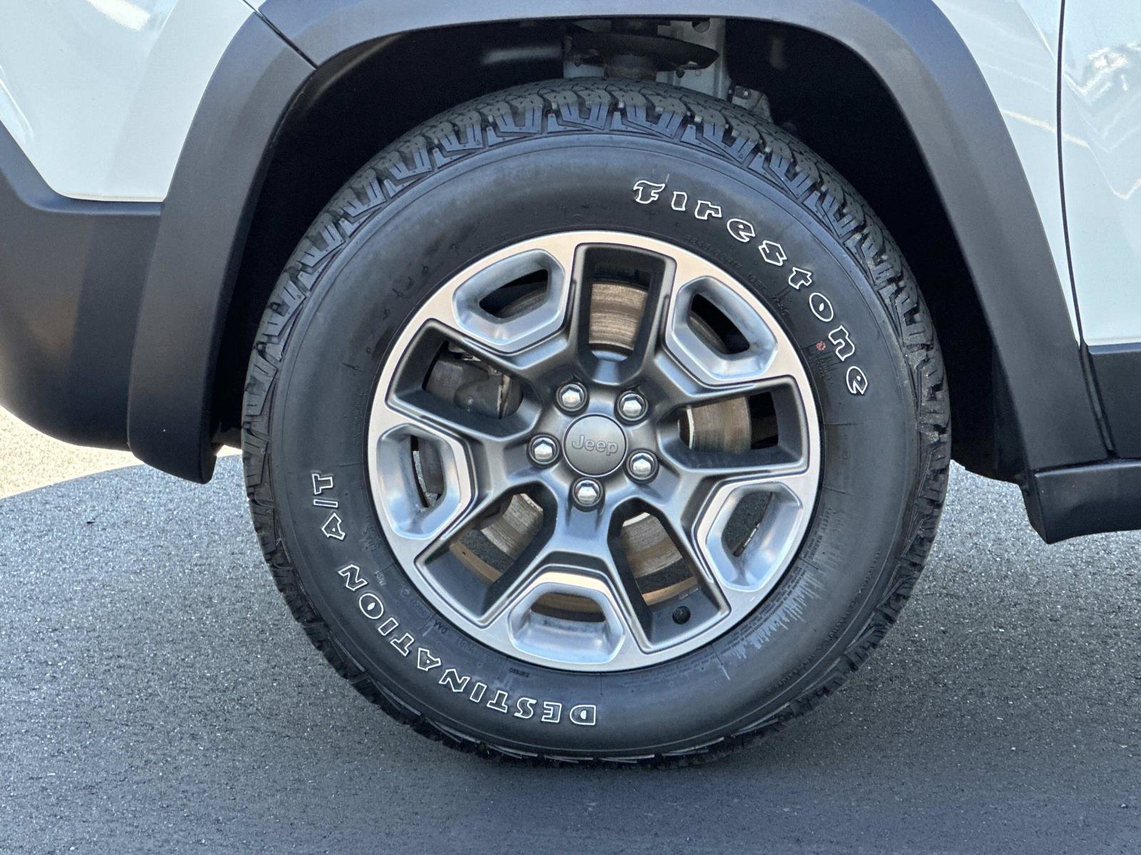 Used 2019 Jeep Cherokee Trailhawk w/ Cold Weather Group AWD/4WD image 8