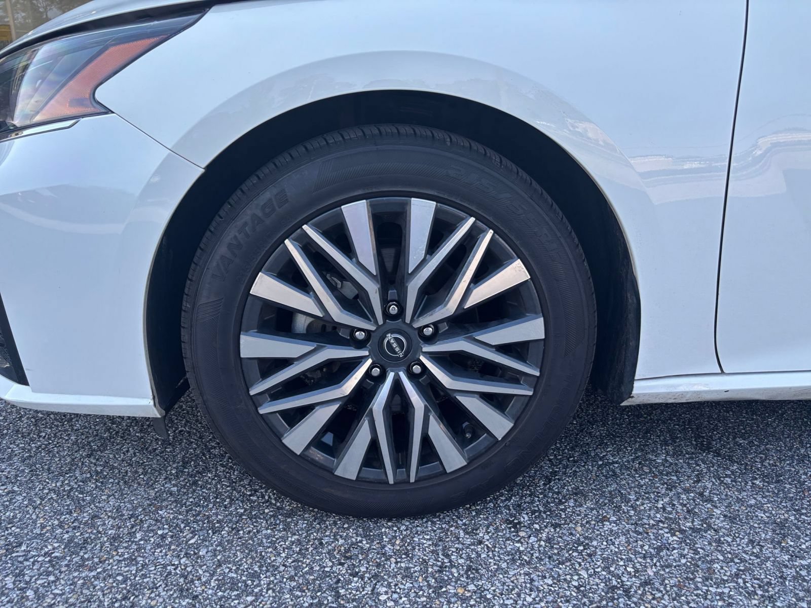 Used 2025 Nissan Altima 2.5 SV FWD image 25