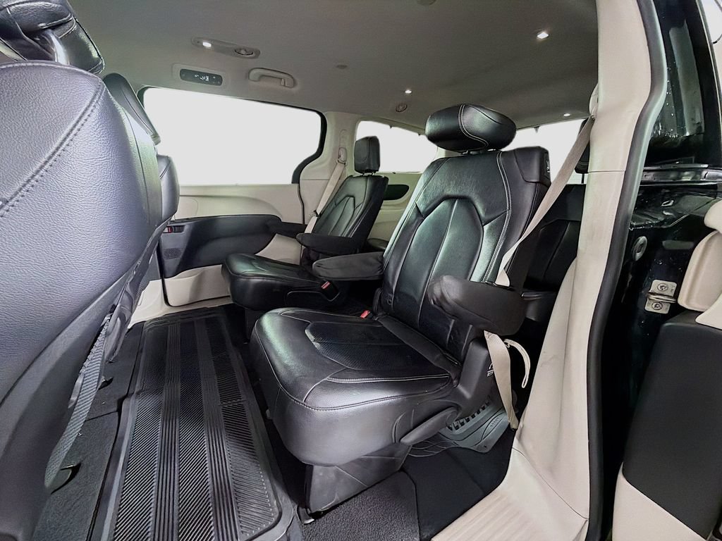 Used 2022 Chrysler Pacifica Touring-L FWD image 22