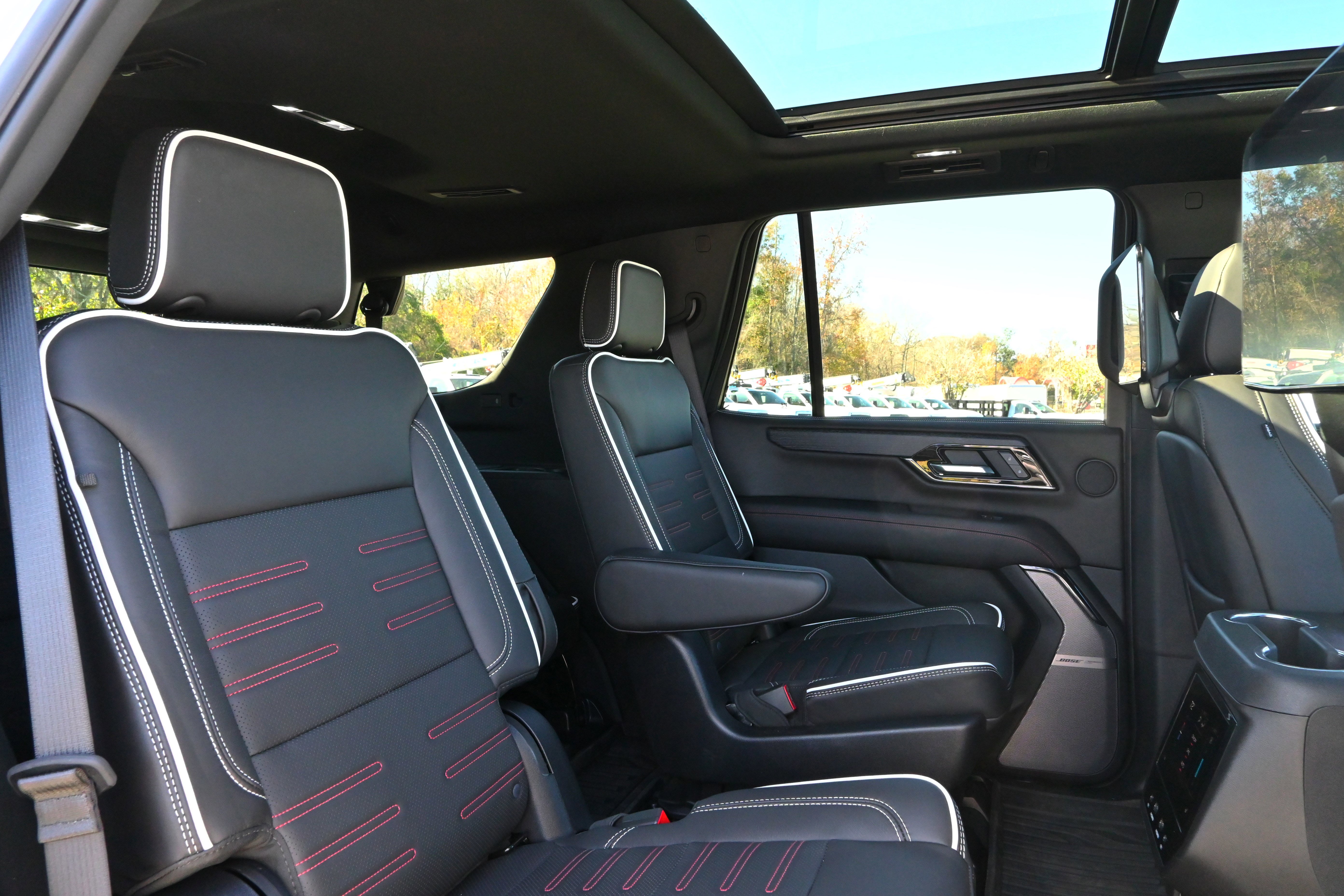 Used 2025 GMC Yukon AT4 Ultimate image 13