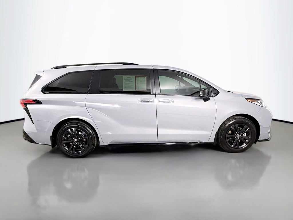 Certified 2025 Toyota Sienna XSE image 9