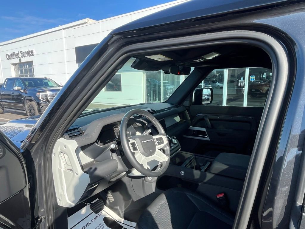 Used 2023 Land Rover Defender 110 SE image 17