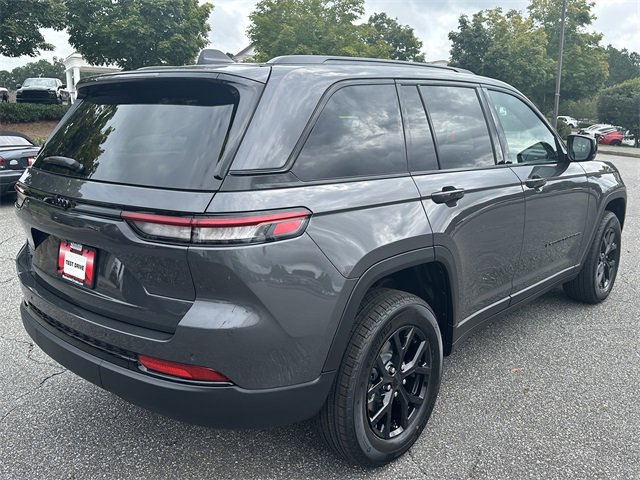 New 2025 Jeep Grand Cherokee Altitude image 5