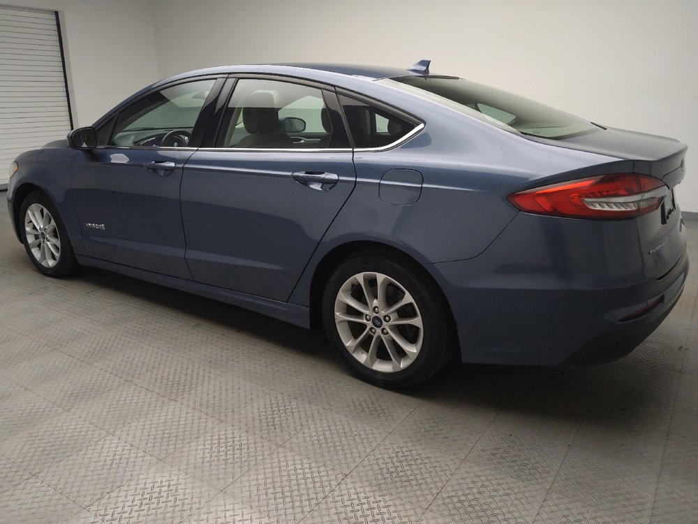 Used 2019 Ford Fusion SE image 3