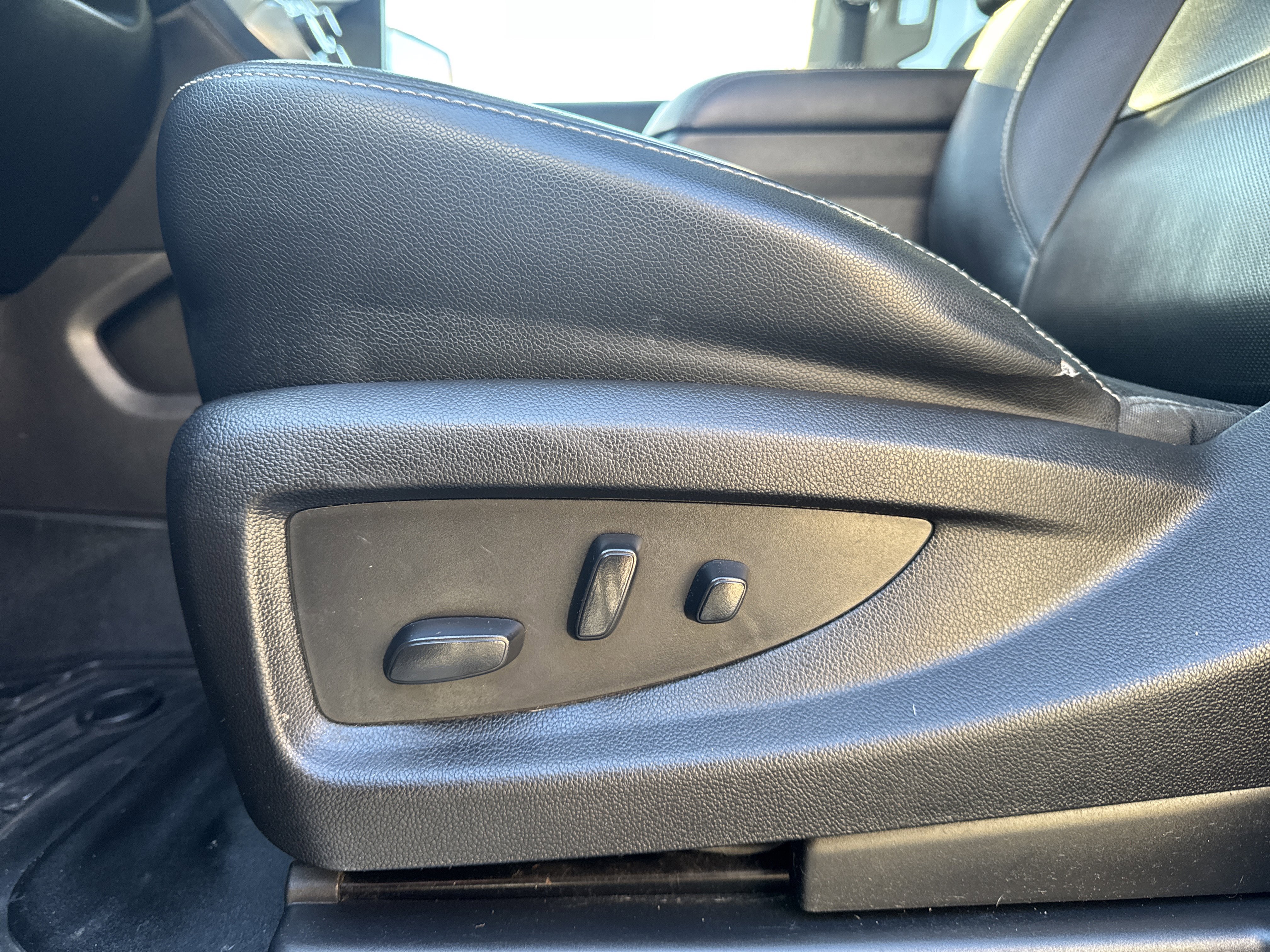 Used 2019 GMC Yukon XL SLT w/ Open Road Package image 16