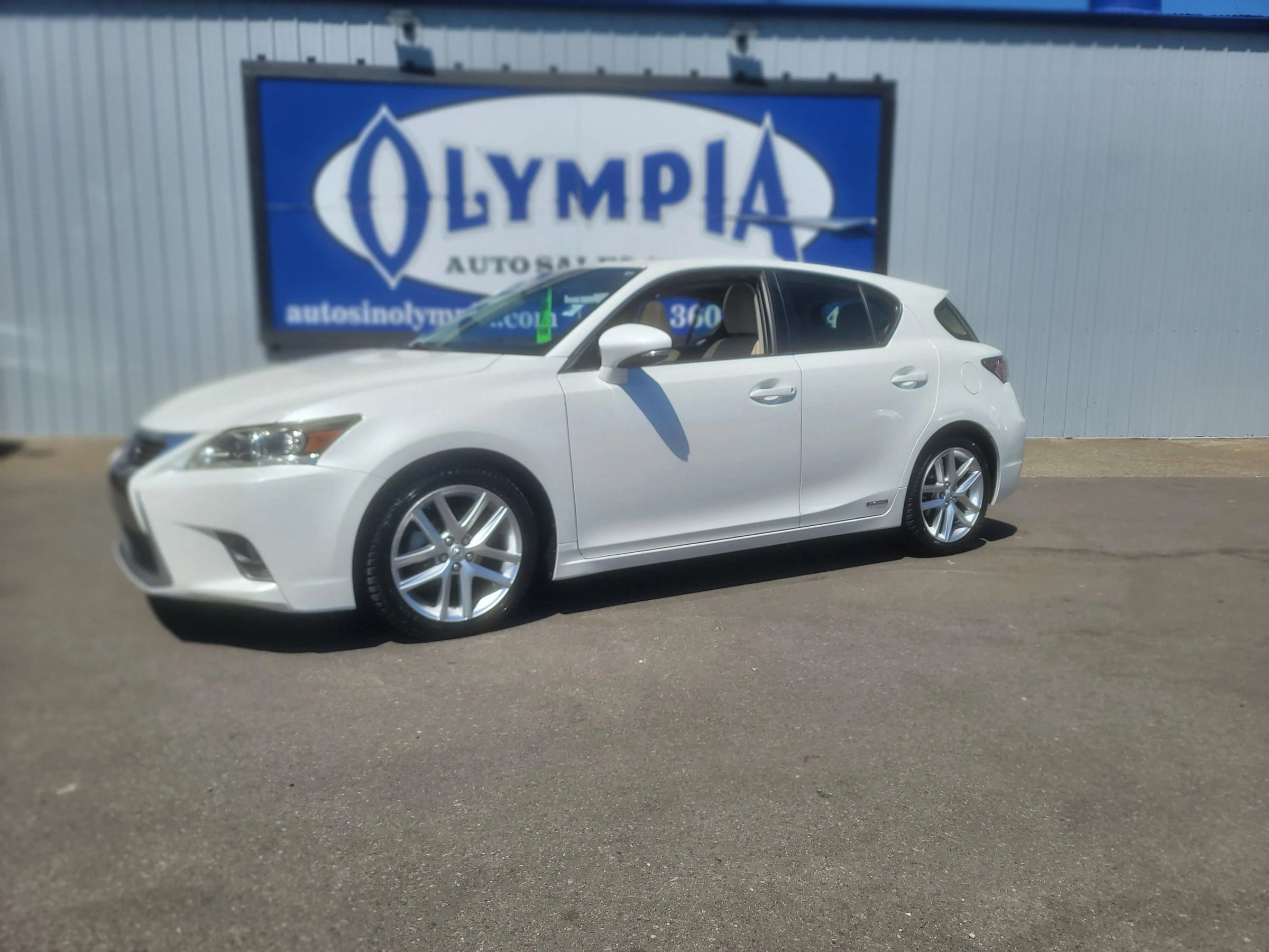 Used 2014 Lexus CT 200h FWD image 1