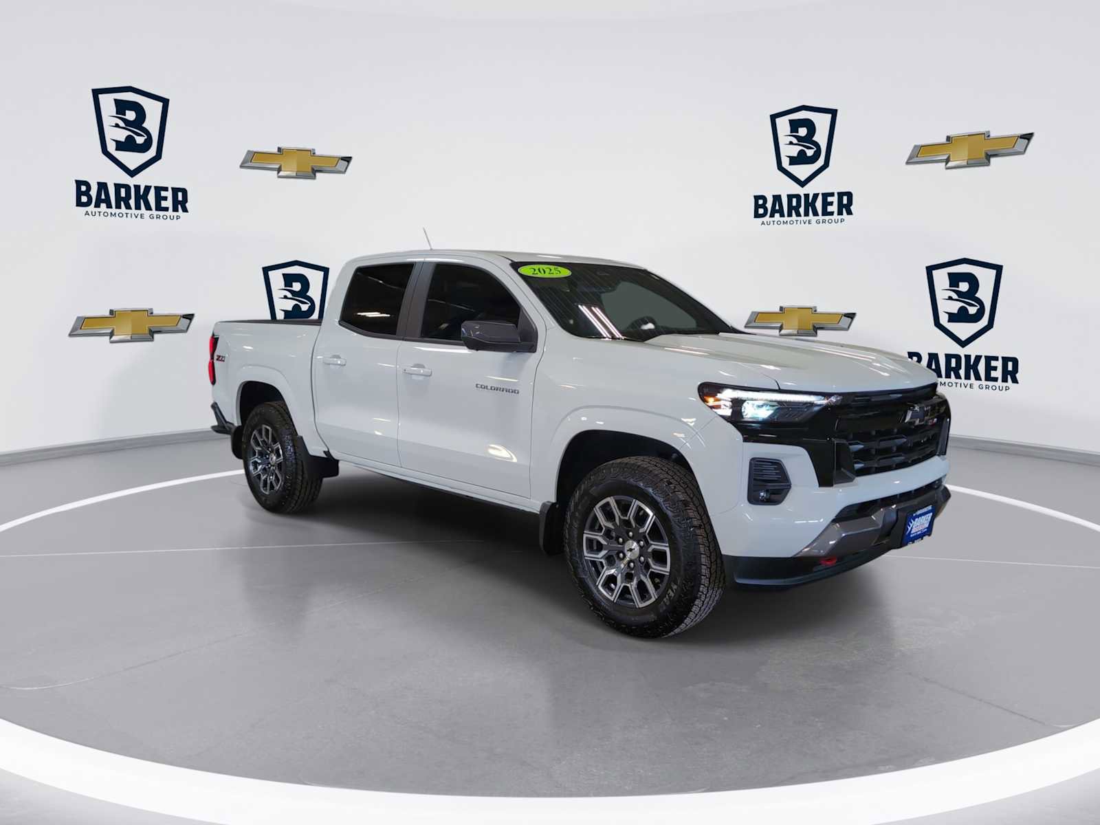Used 2025 Chevrolet Colorado Z71 w/ Technology Package AWD/4WD image 2