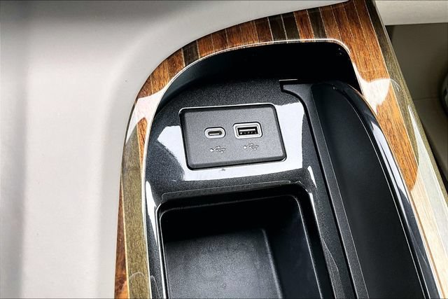 Used 2023 Cadillac Escalade Premium Luxury Platinum w/ LPO, Radiant Package AWD/4WD image 32