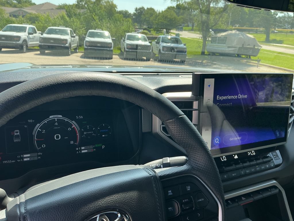 Used 2025 Toyota Tundra Limited AWD/4WD image 29