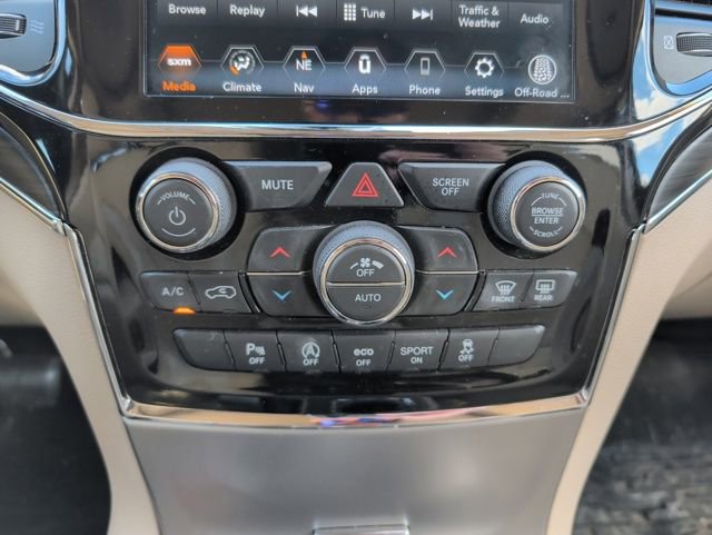 Used 2021 Jeep Grand Cherokee Limited w/ Premium Lighting Group AWD/4WD image 21