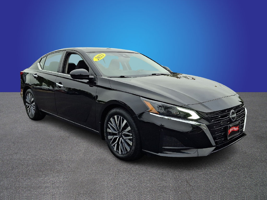 Used 2023 Nissan Altima 2.5 SV w/ SV Premium Package FWD image 3