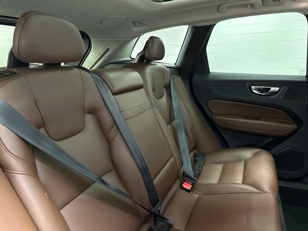Used 2019 Volvo XC60 T6 Momentum w/ Multimedia Package AWD/4WD image 22