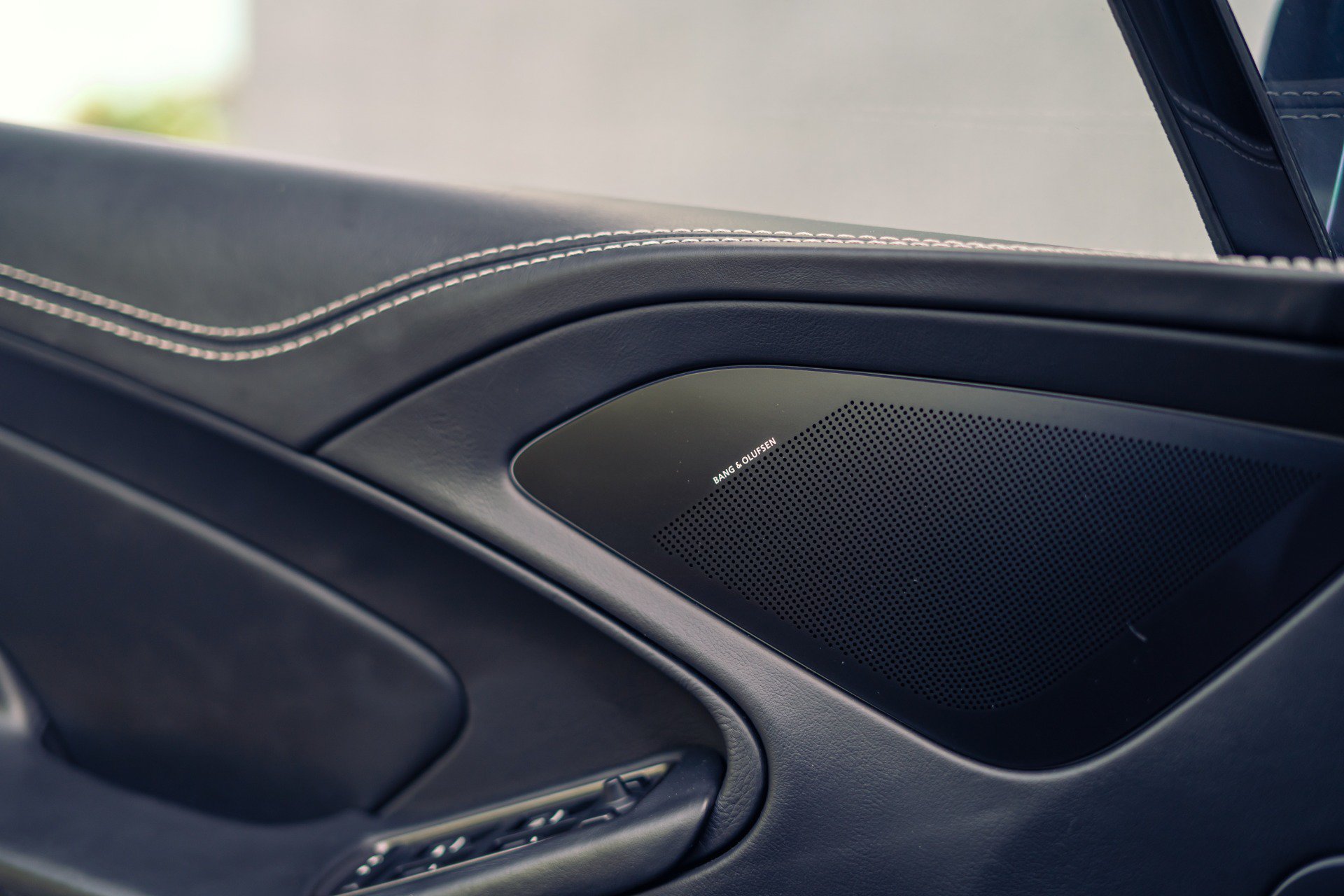 Used 2014 Aston Martin Vanquish Coupe RWD image 16