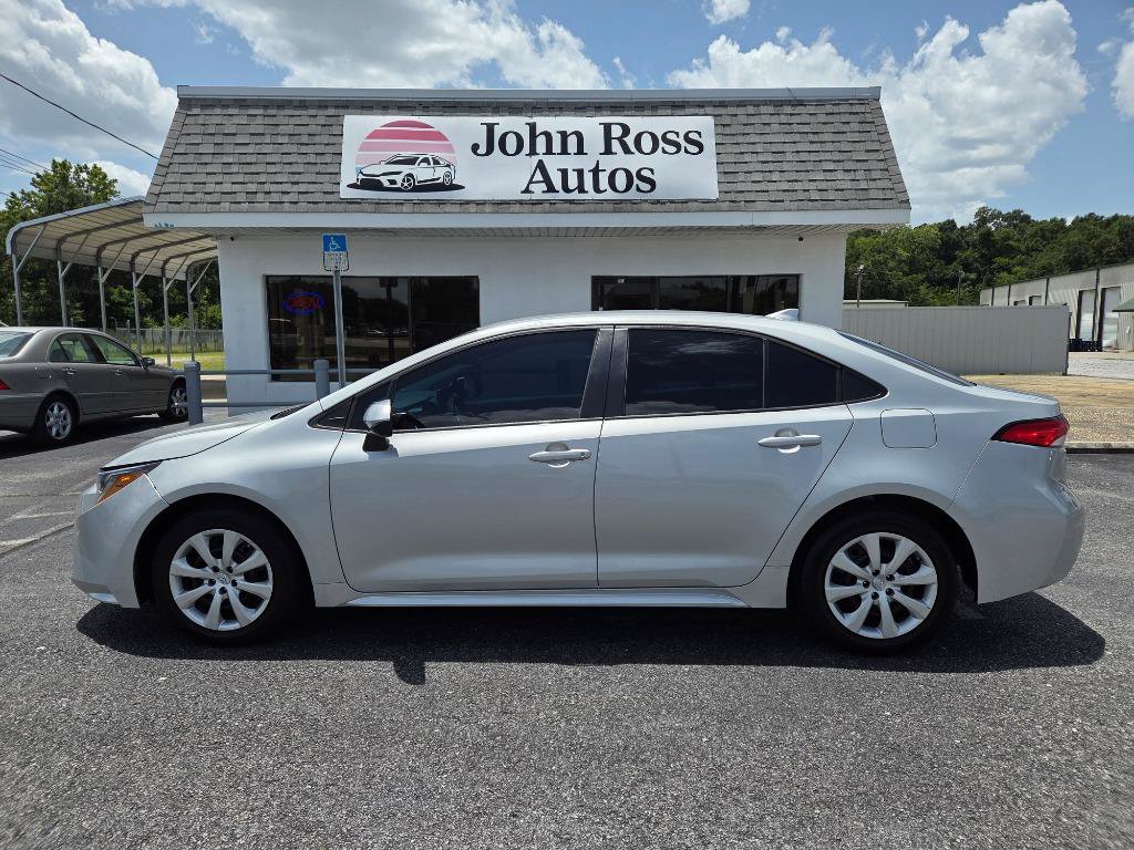 Used 2022 Toyota Corolla LE FWD image 1