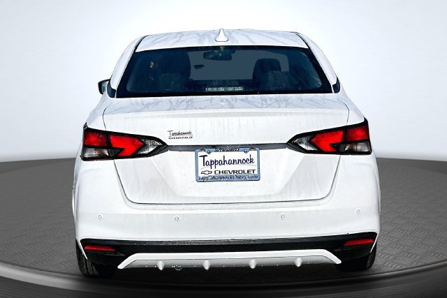 Used 2023 Nissan Versa SV FWD image 5