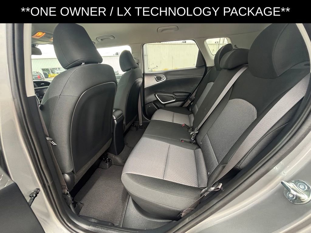 Used 2025 Kia Soul LX w/ LX Technology Package FWD image 14