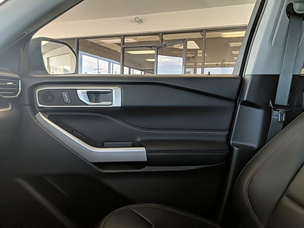 Used 2023 Ford Explorer XLT w/ Equipment Group 202A image 25