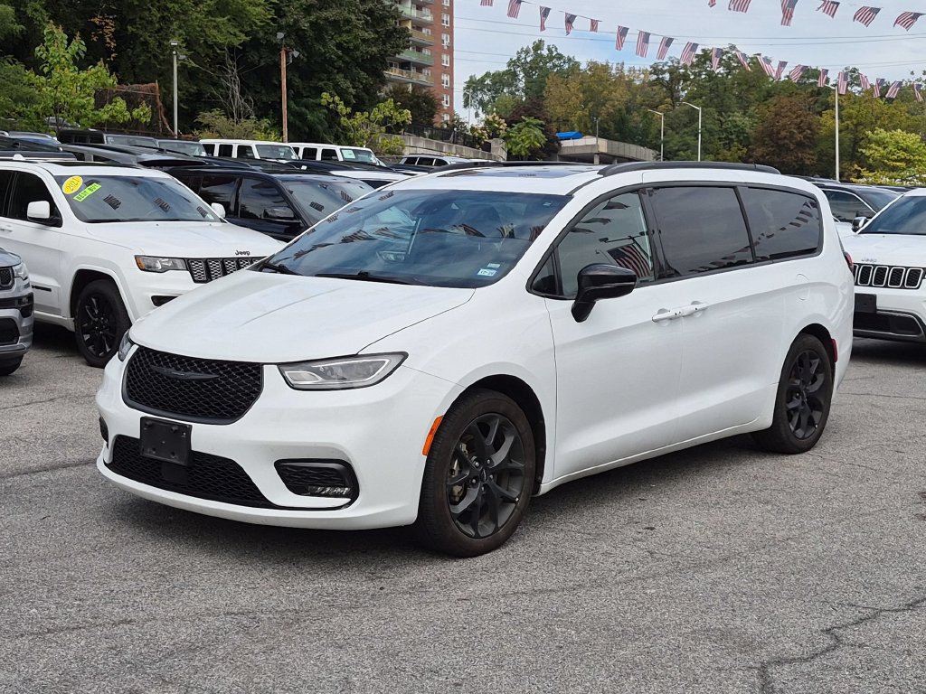 Used 2025 Chrysler Pacifica Limited