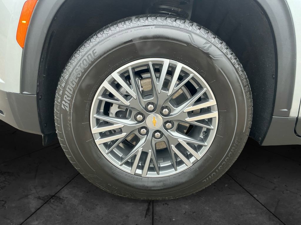 Used 2026 Chevrolet Traverse LT FWD image 15