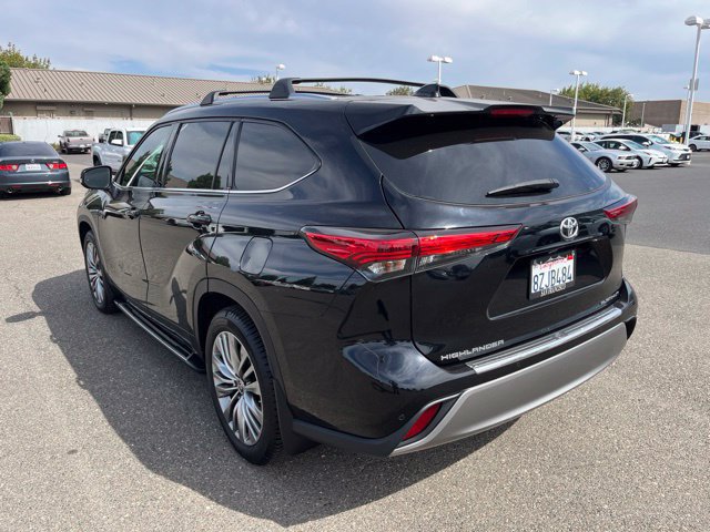 Used 2022 Toyota Highlander Platinum FWD image 4