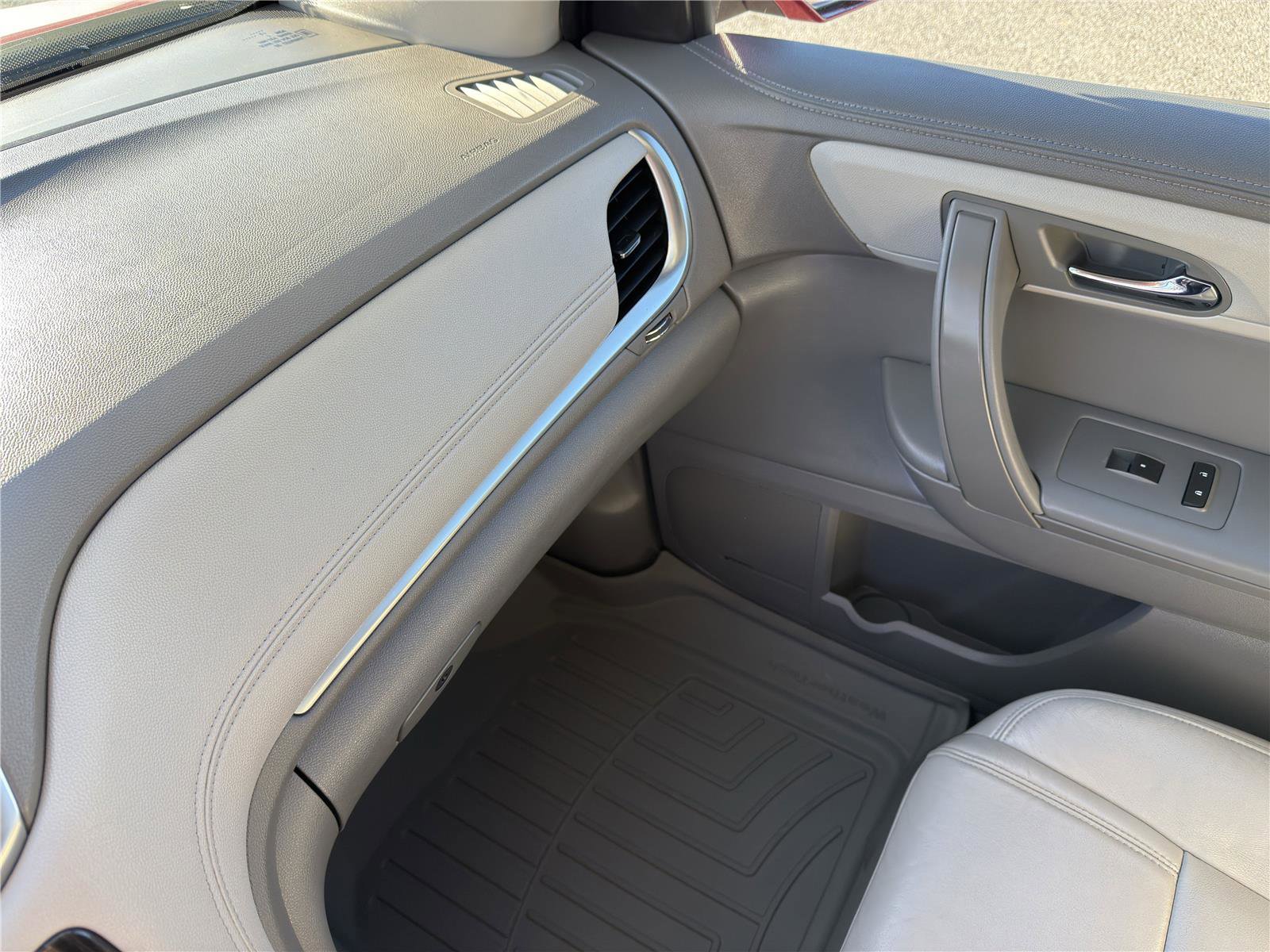 Used 2014 Chevrolet Traverse LT image 29